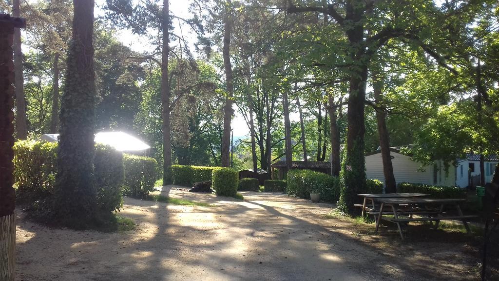 Camping 46 Rainettes Goujounac 외부 사진